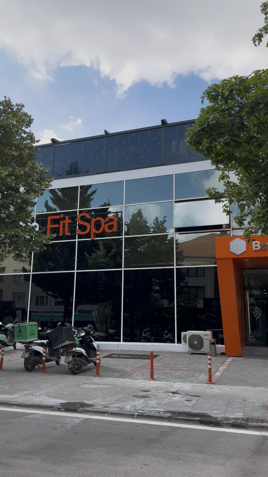 Bath Fit Spa dış cephe cam temizliği — 3